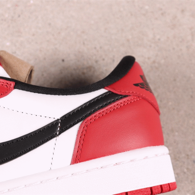 Close look US$62 Air Jordan 1 Low OG Chicago 705329-600 Size 40-47.5