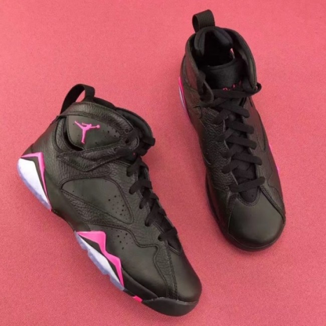 Close look Men's Air Jordan 7 Retro Sneakers for Less