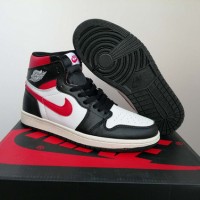 Air Jordan 1 Retro High OG Black Toe 555088-125