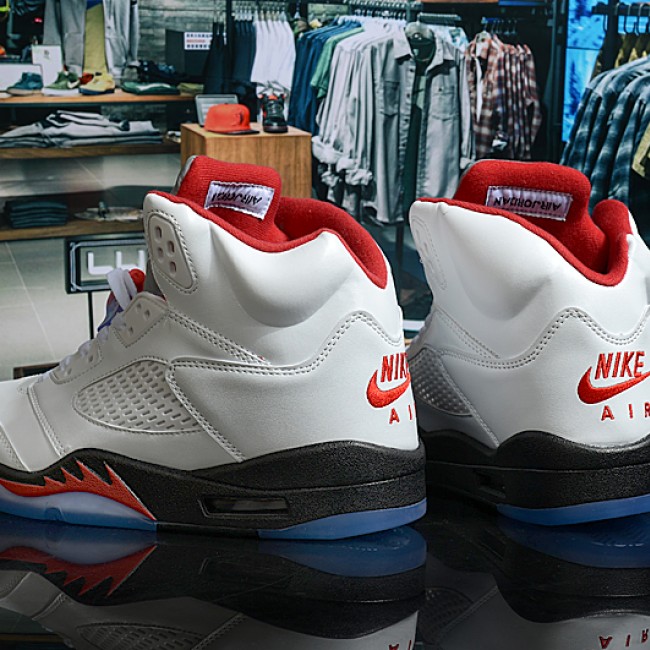 Close look Bulk Air Jordan 5 Retro SE Low Sneakers Wholesale Air Jordan 5s Affordable Style in Bulk